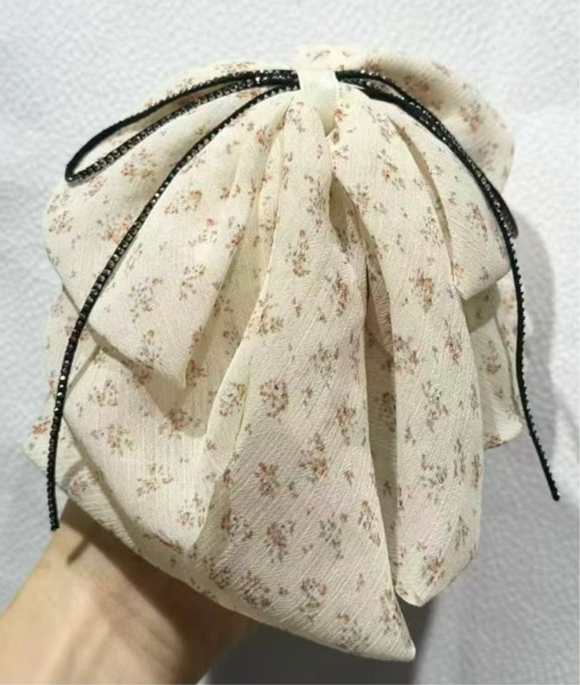 Bloom Whisper Voluminous Hair Pouch ā Dual Tones
