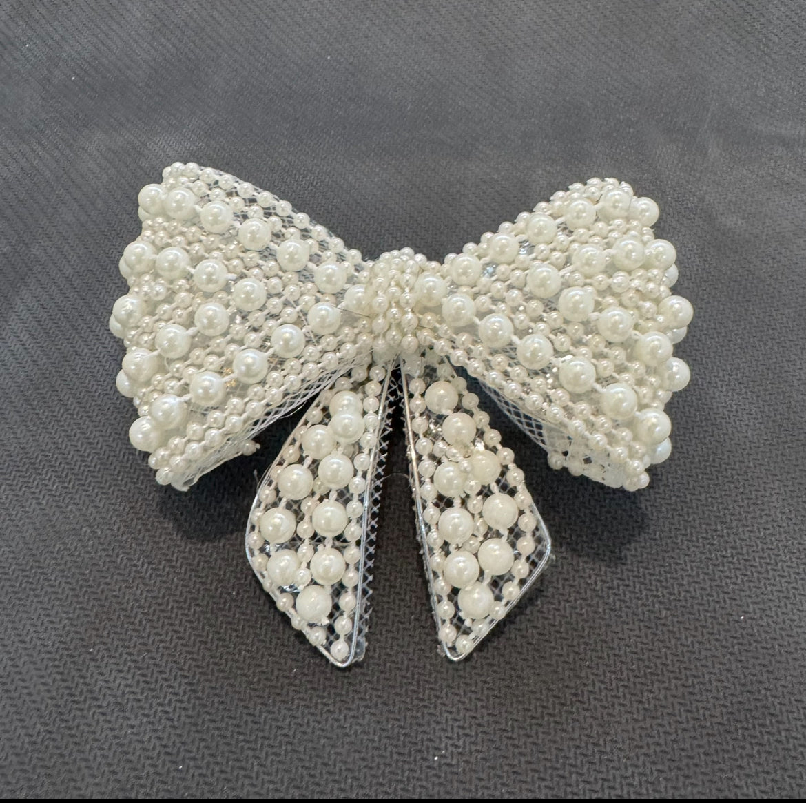 Classic Pearl Elegance Oversized Bow Clip